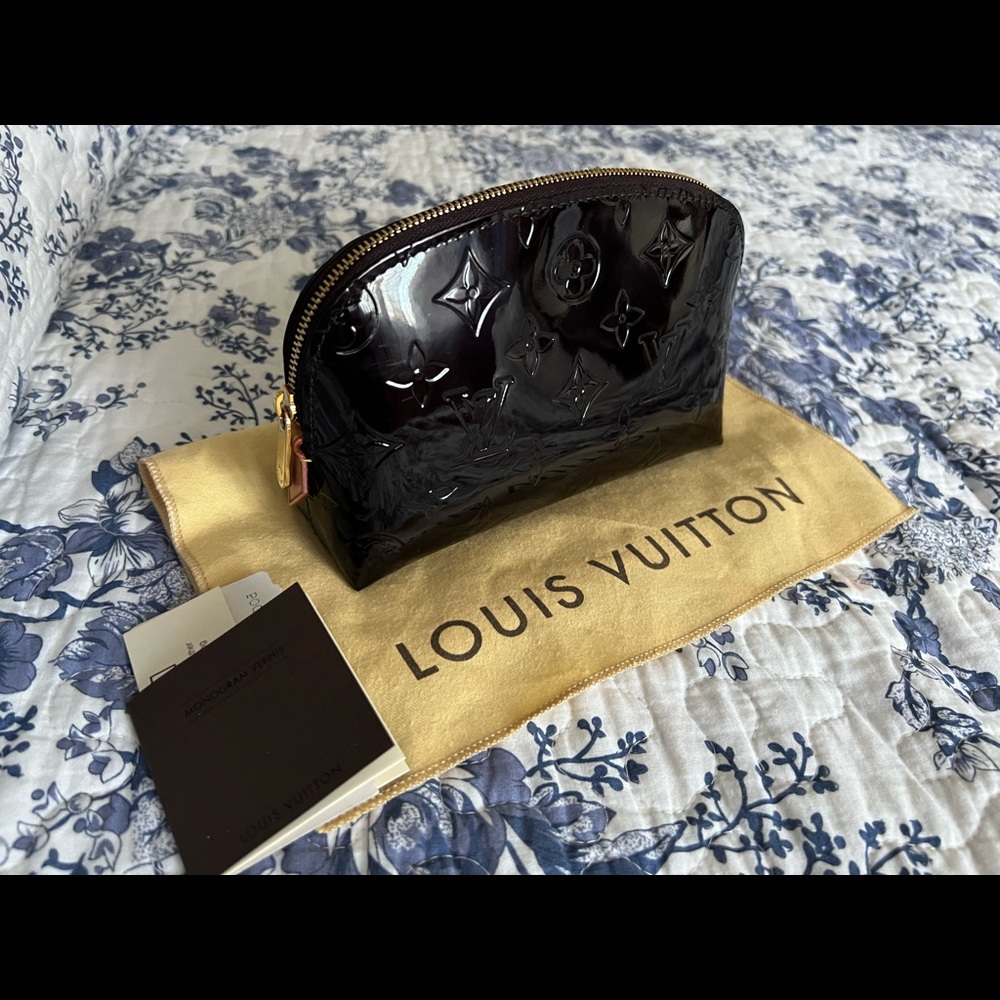 Authentic LOUIS VUITTON Cosmetic Pochette Pouch, Vernis, Amarante  NEW w/ Tags